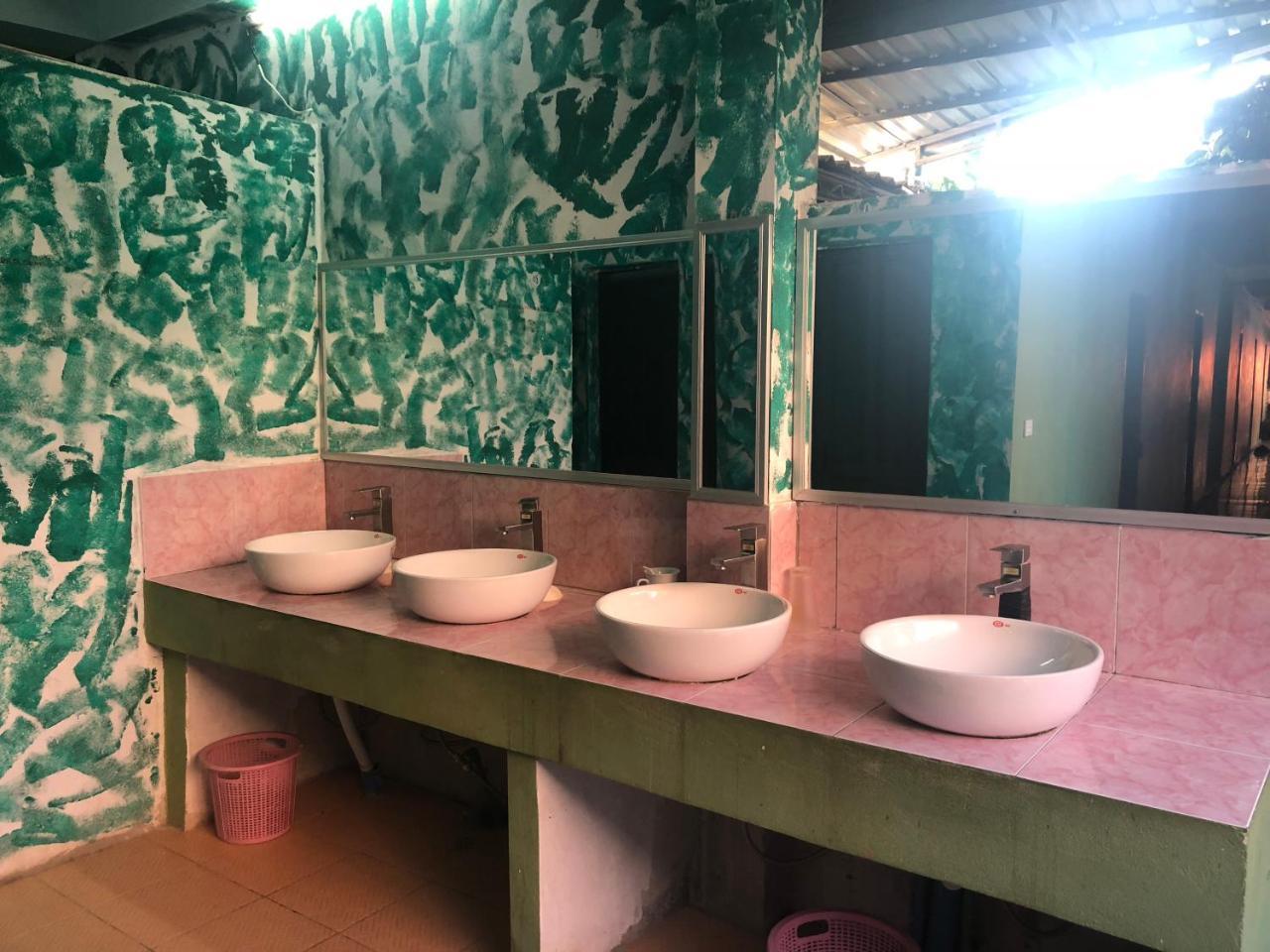 Army Barracks Guesthouse Vang Vieng Exterior foto
