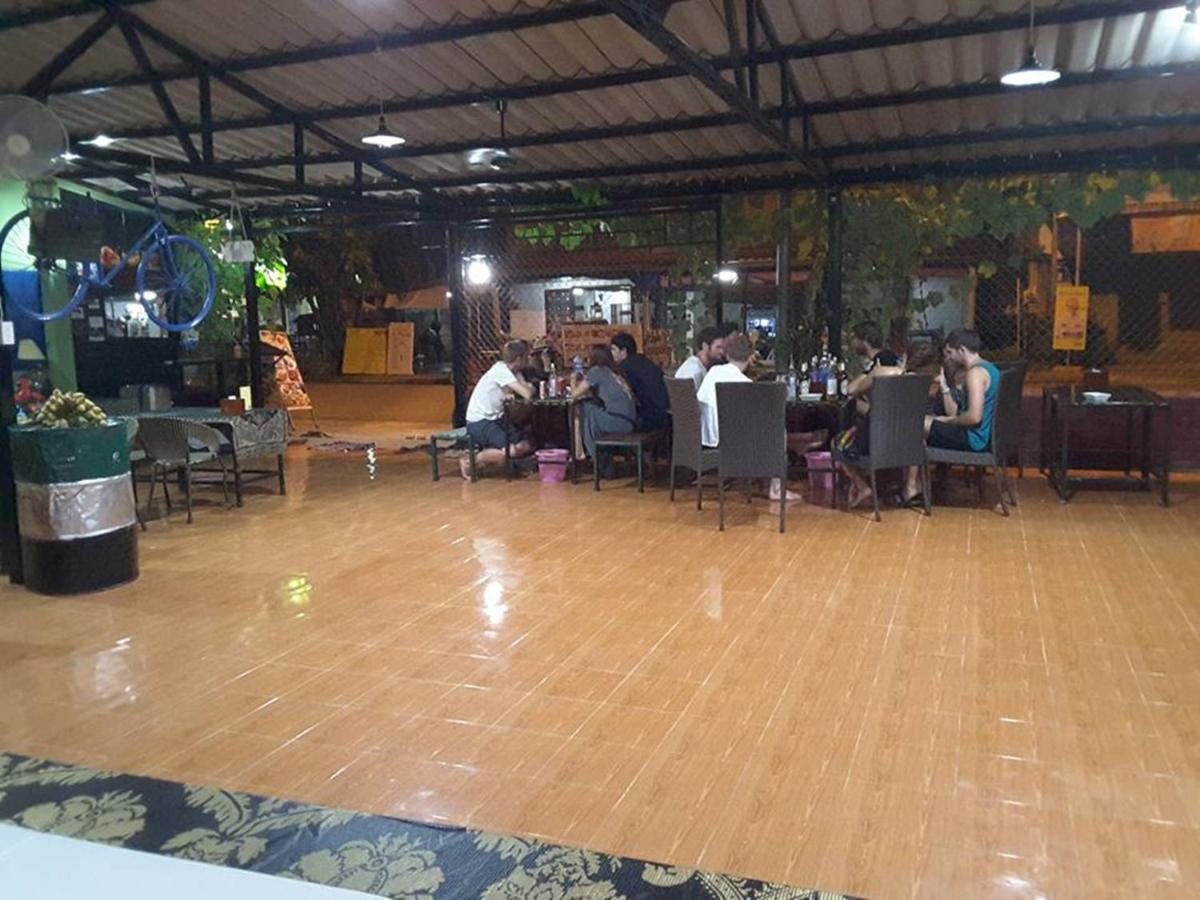 Army Barracks Guesthouse Vang Vieng Exterior foto